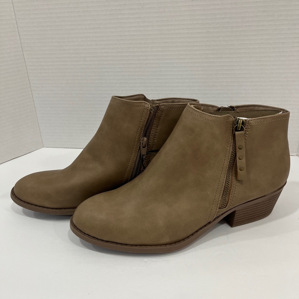Arizona Jean Co Womens Camino Stacked Heel Booties.‎ Size 10. Color: Taupe